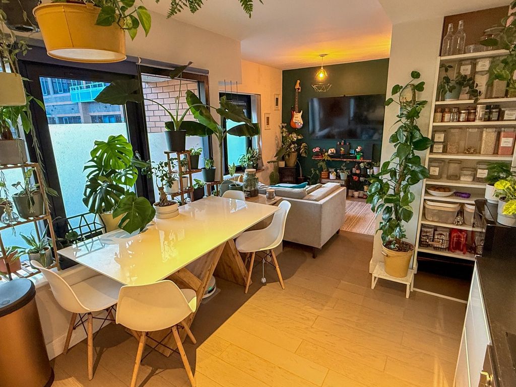Additional image 5 of 1 bed flat for saleOverbridge Square, Newbury, Newbury RG14