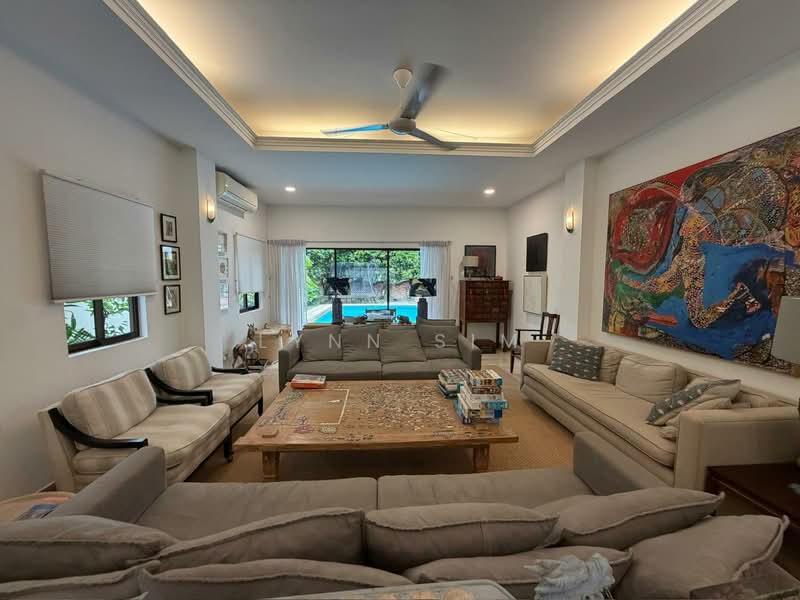 Huge garden, spacious living space, cozy living