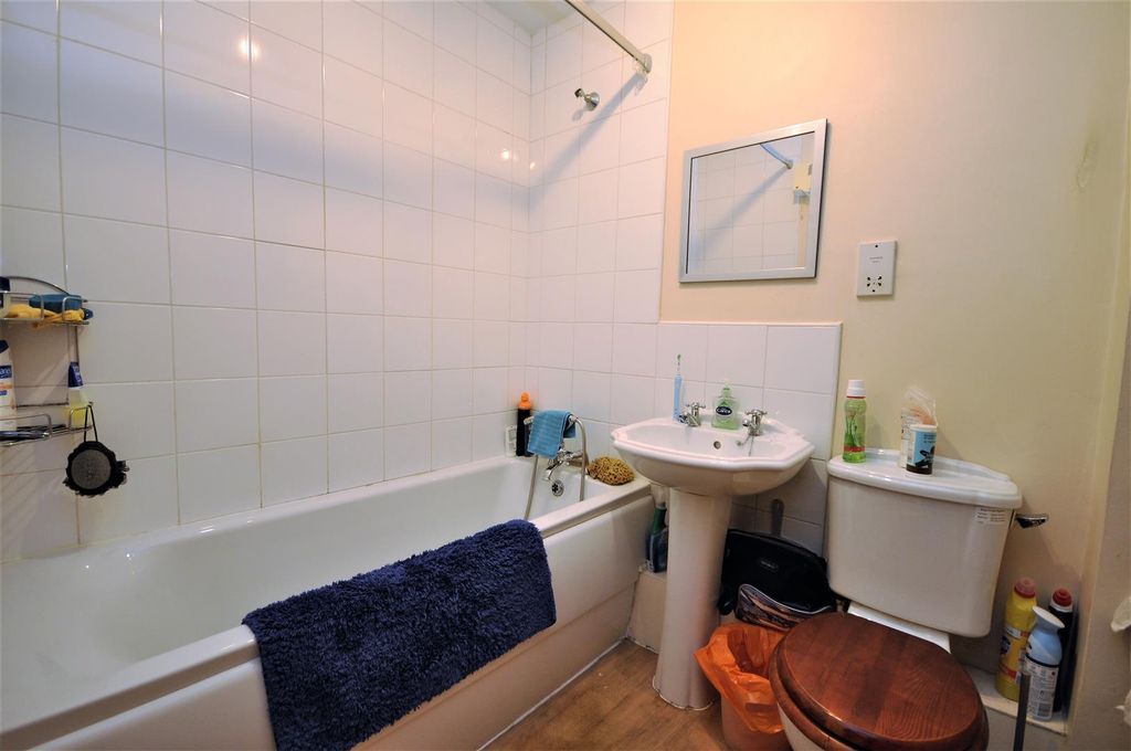 Additional image 5 of 2 bed flat for saleSt Catherines Court, York YO24
