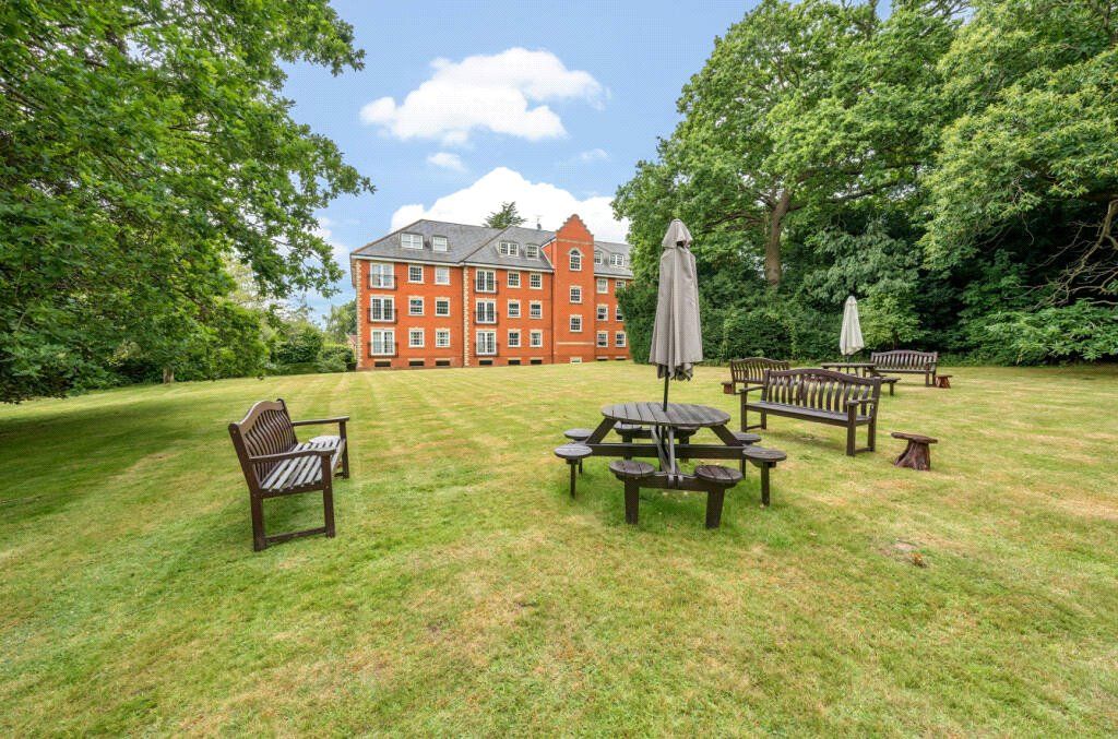 Additional image 11 of 3 bed flat for saleMontague Close, Wokingham, Berkshire RG40