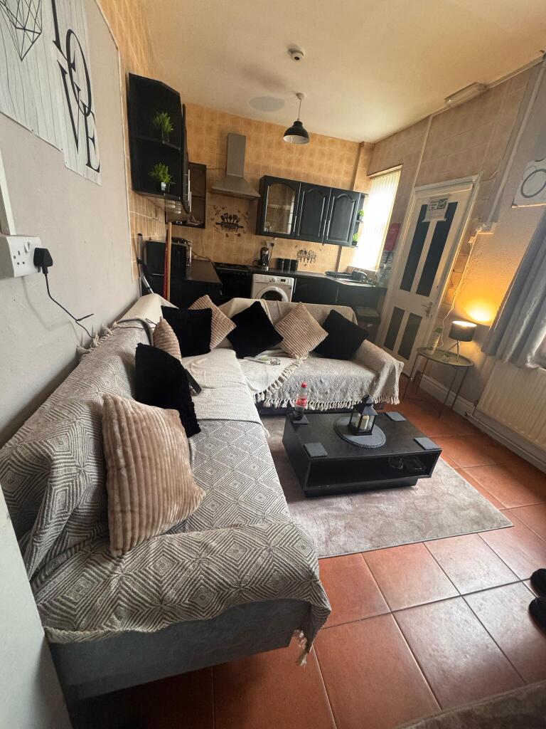 Additional image 3 of Room Available In Alexander rd, B27