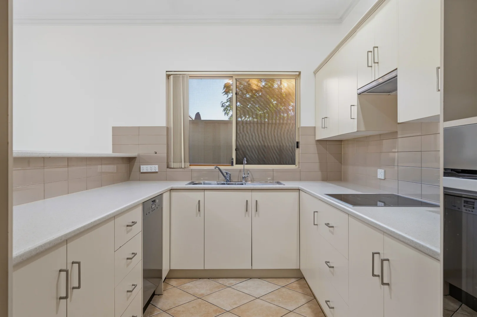 2 Broughton Av, Mitcham SA 5062 photo 2