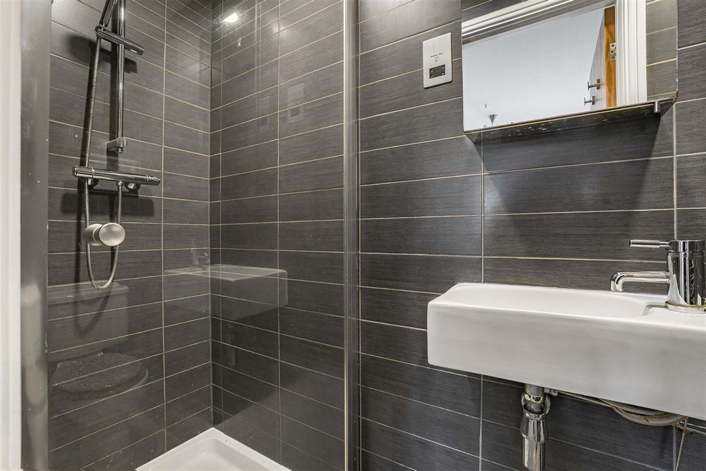 Additional image 12 of 4 bed detached house for saleRutland Gate, Maidenhead SL6
