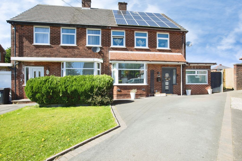 3 bed semi-detached house for saleSt. Johns Green, Leyland PR25