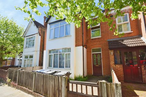 Lower Downs Road, Raynes Park SW20