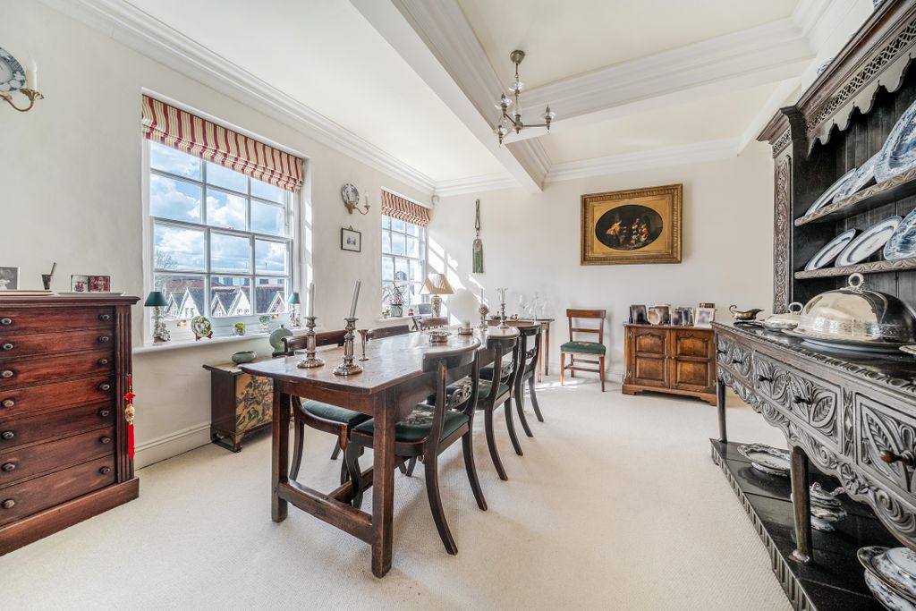 3 bed flat for saleCauseway, Horsham RH12 photo 3