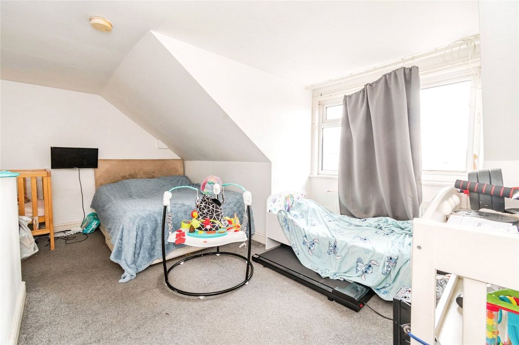 Additional image 11 of 4 bed flat for salePark Road, Freemantle, Southampton, Hampshire SO15