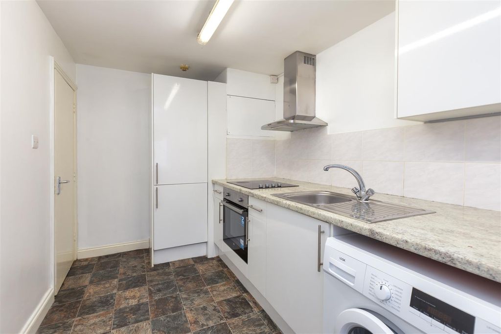 Additional image 6 of 3 bed flat for saleAshton Road, Lancaster LA1