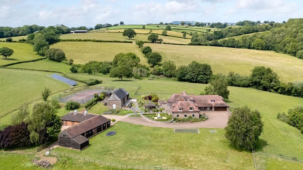 6 bed detached house for saleThe Hendre, Monmouth, Monmouthshire NP25