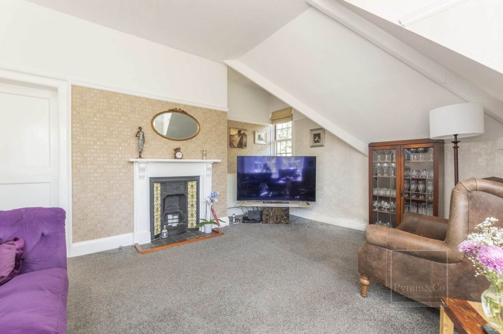 4 bed flat for saleCamberley Road, Norwich NR4 photo 3