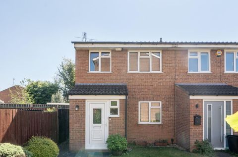 Haslam Close, Ickenham UB10