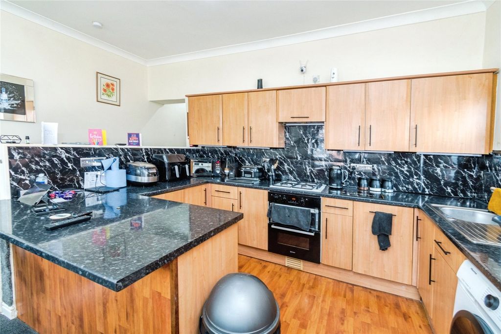 Additional image 4 of 4 bed flat for salePark Road, Freemantle, Southampton, Hampshire SO15
