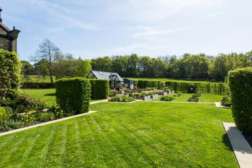 Additional image 44 of 6 bed detached house for saleHowhill Quarry Road, Beckwithshaw, Harrogate, North Yorkshire HG3