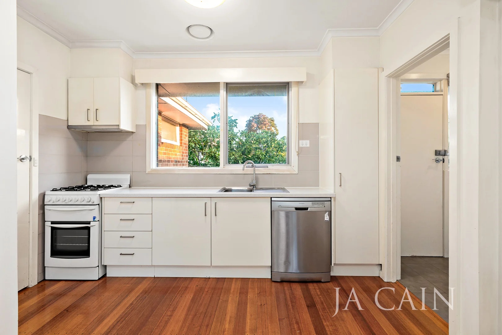 Additional image 5 of 2/6 Yeovil Road, Glen Iris VIC 3146
