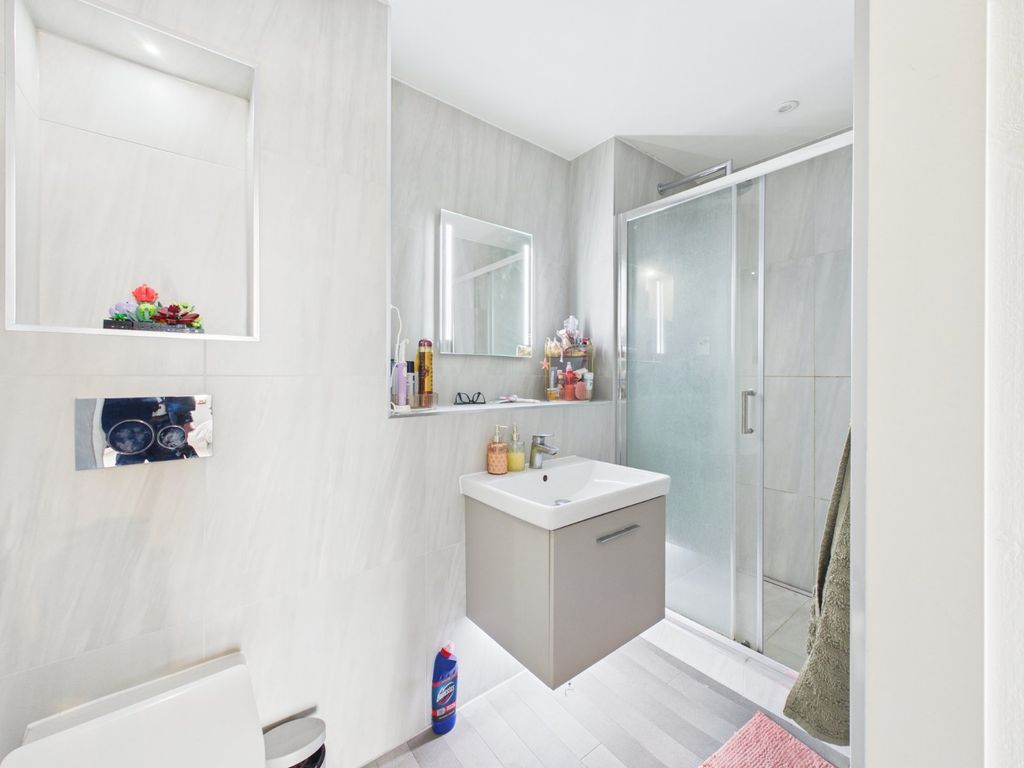 Additional image 13 of 2 bed flat for sale40 Stoke Road, Slough, Berkshire SL2