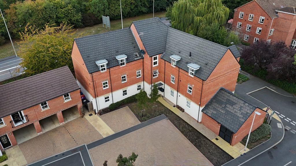 Additional image 15 of 2 bed flat for saleHutton Close, Newbury RG14