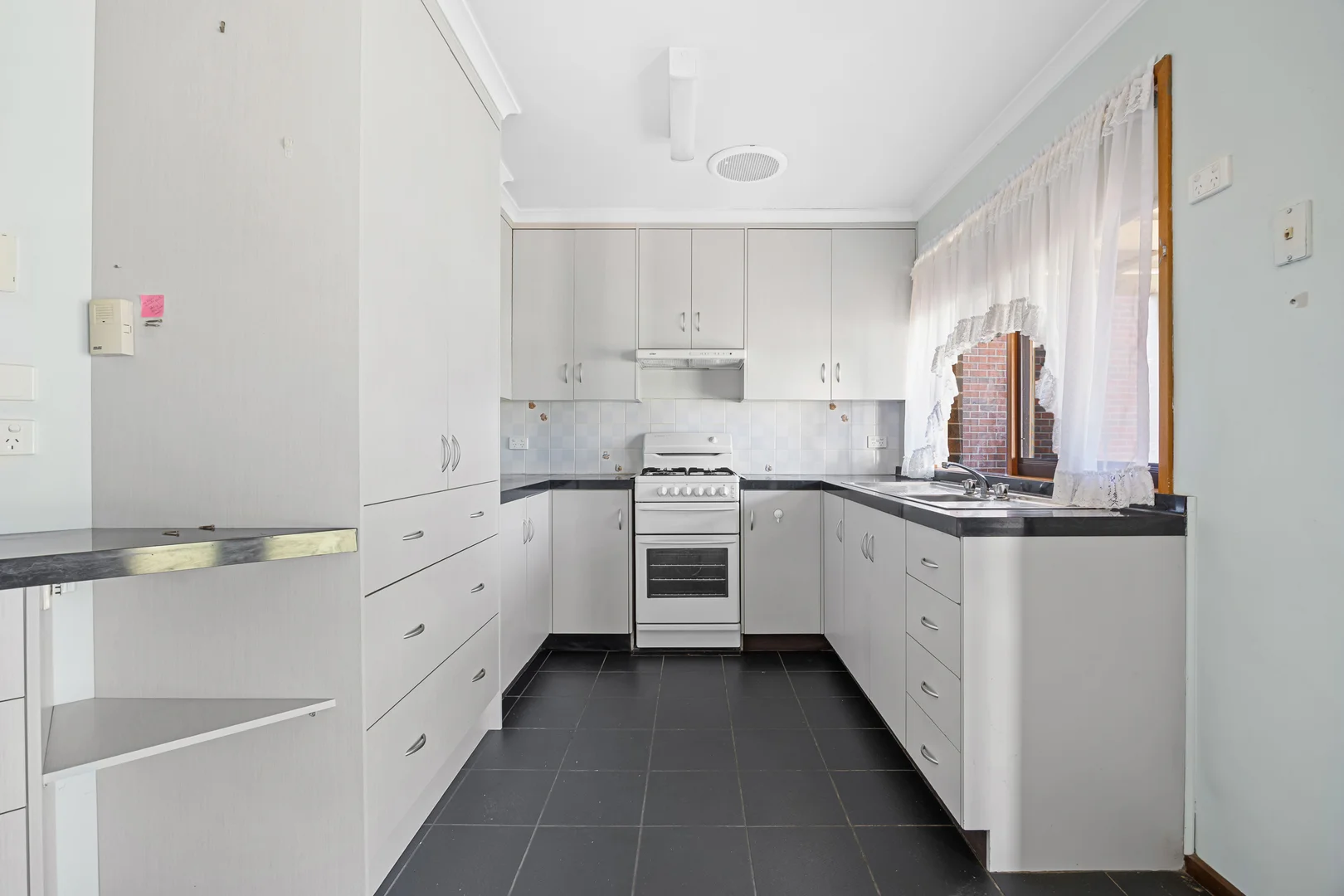 4 Cook Close, Sebastopol VIC 3356 photo 2