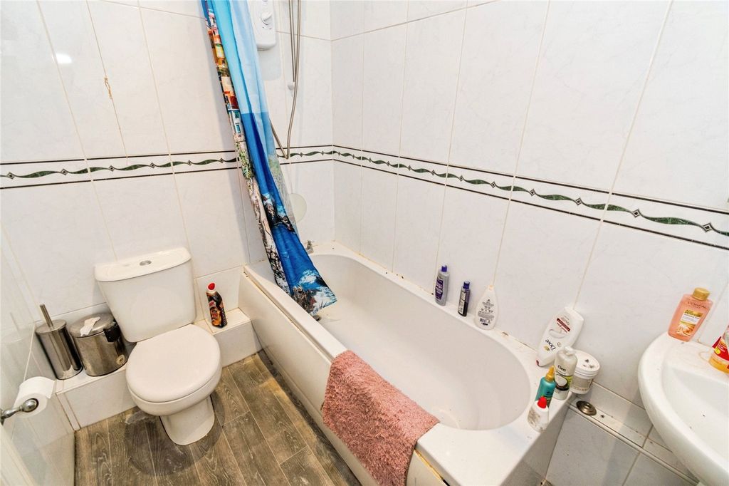Additional image 19 of 4 bed flat for salePark Road, Freemantle, Southampton, Hampshire SO15
