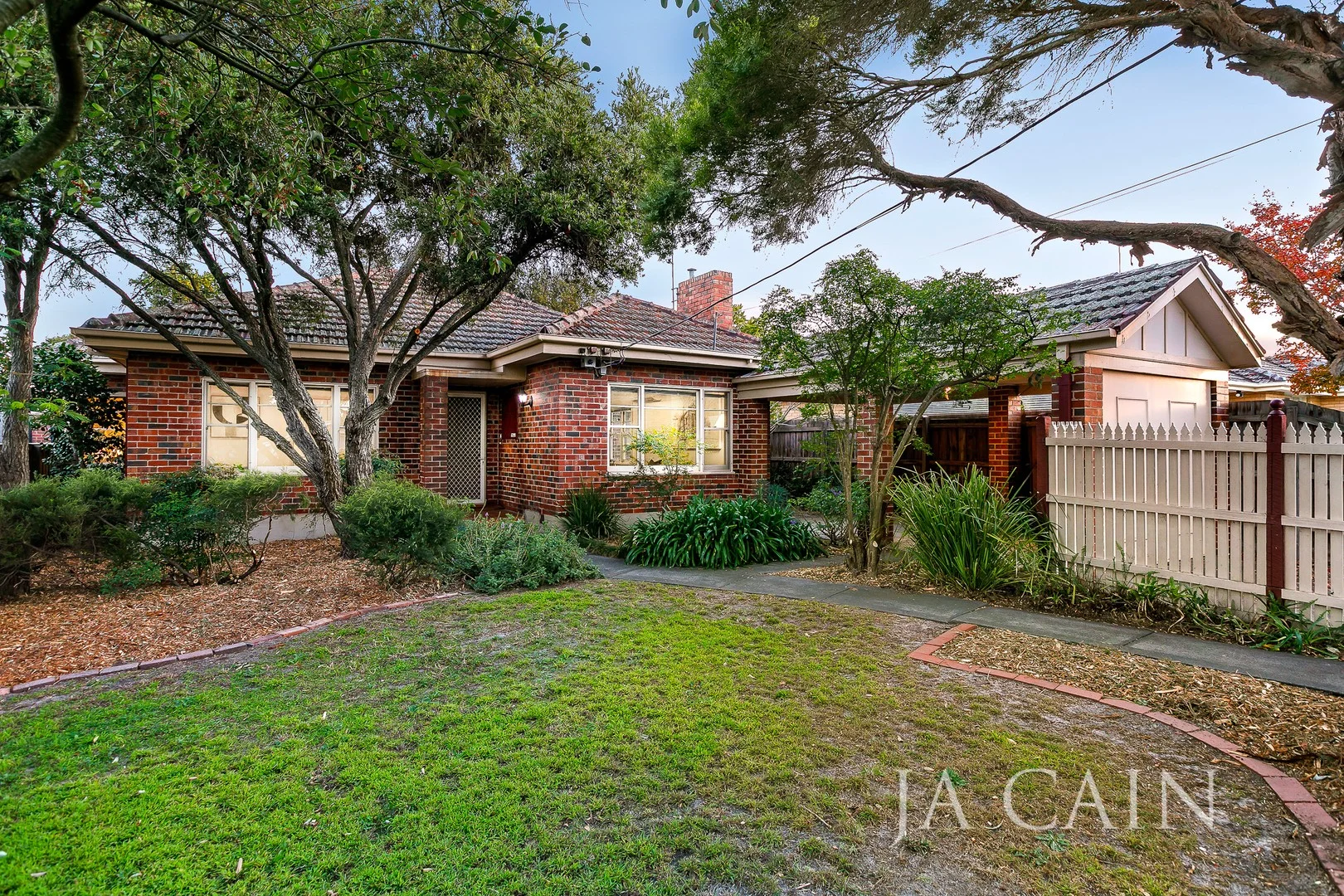 1/4 Douglas Street, Ashwood VIC 3147