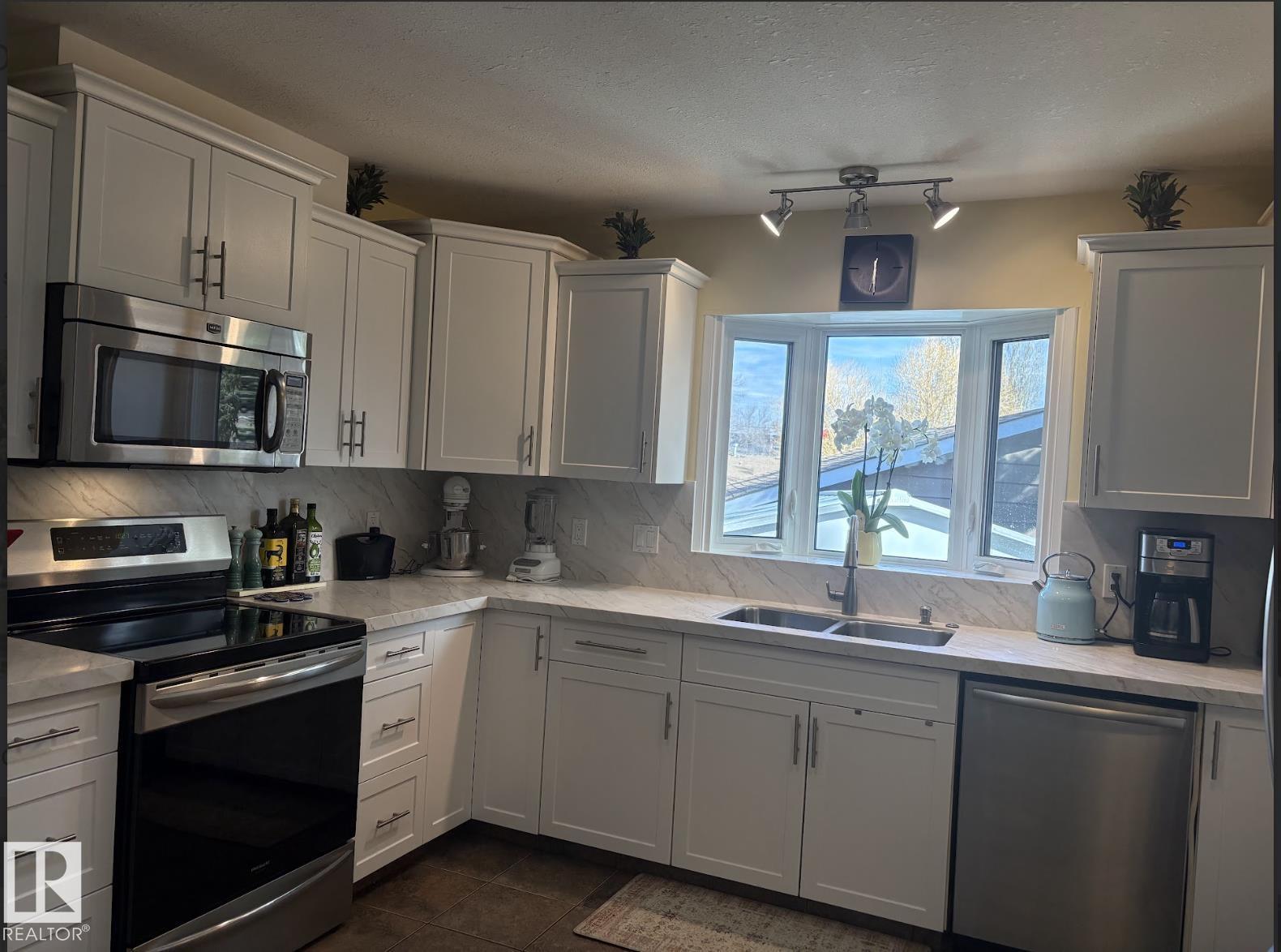 Additional image 3 of 4209 63 Street, Camrose, AB, T4V2W3