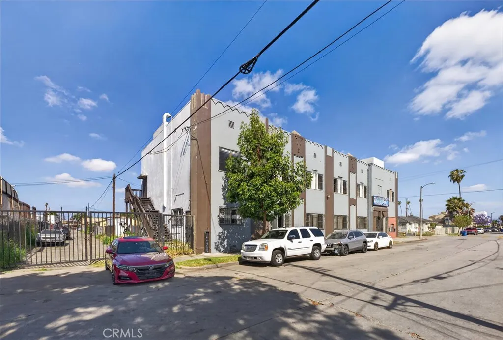 Additional image 4 of 7101 Menlo Ave, Los Angeles, CA 90044