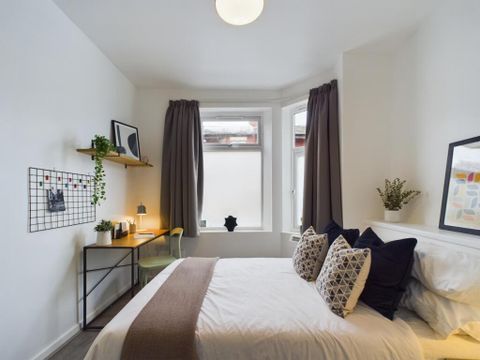 Eileen Grove, Manchester M14, Room to rent