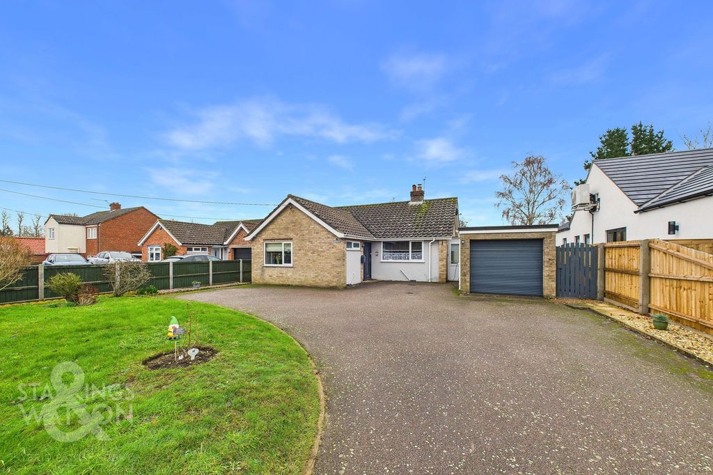 3 bed detached bungalow for saleChurch Road, Yelverton, Norwich NR14
