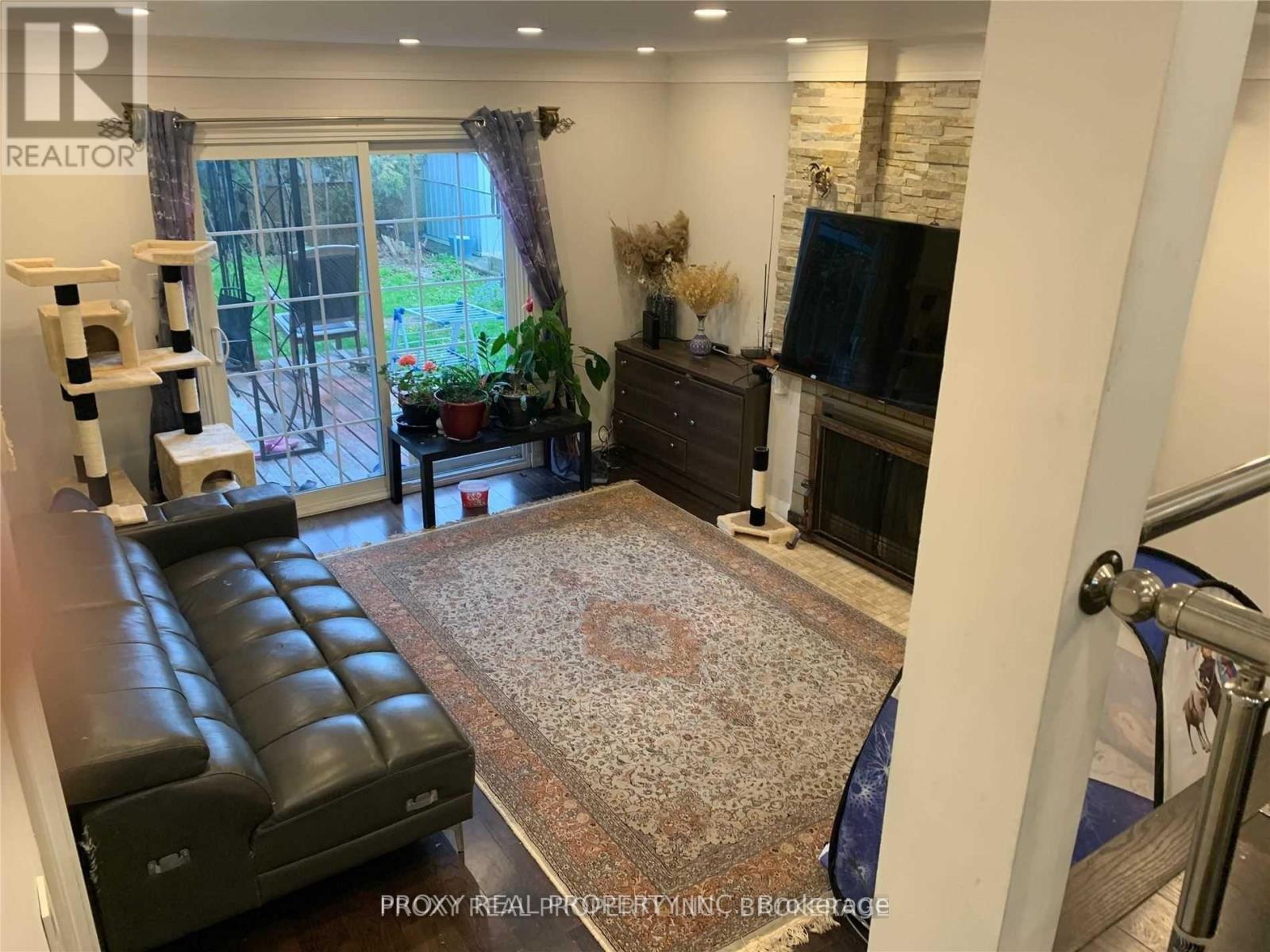 211 WELDRICK ROAD W