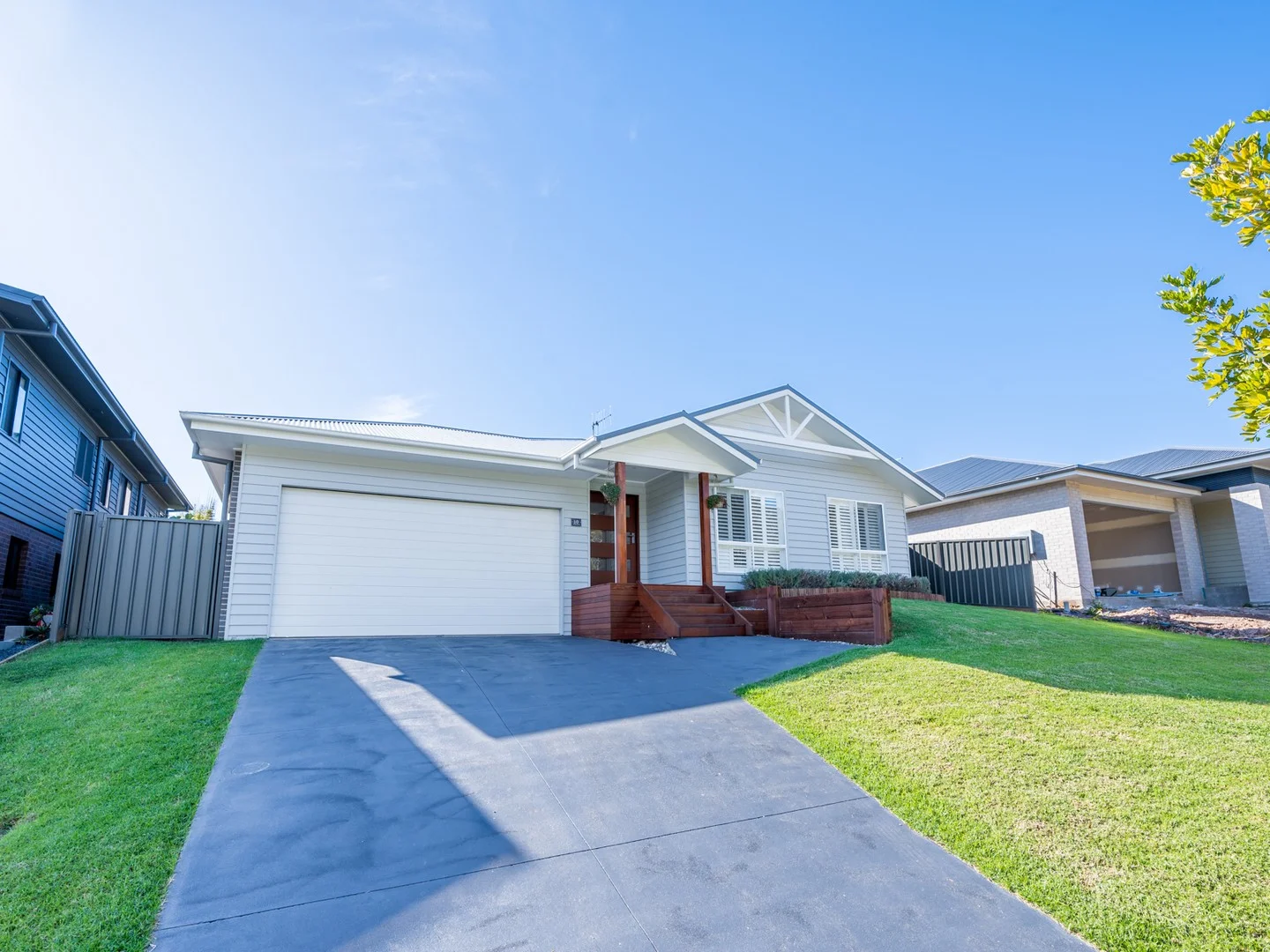 10 Antigua Avenue, Lake Cathie NSW 2445
