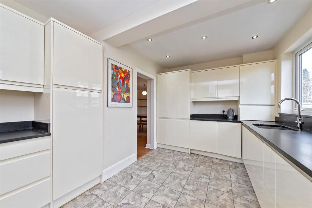 Kingshill Avenue, St. Albans photo 3