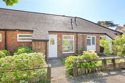 Cedars Drive, Hillingdon UB10