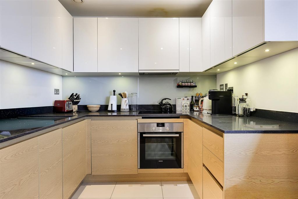 2 bed flat for saleKingsley Walk, Cambridge CB5 photo 5