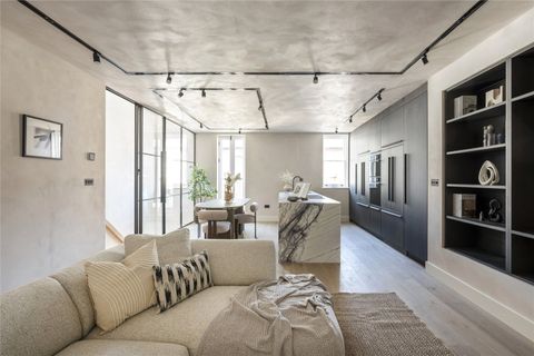 Russell Gardens Mews, London W14