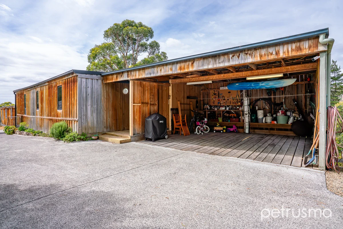2/11a Daly Road, Lenah Valley TAS 7008