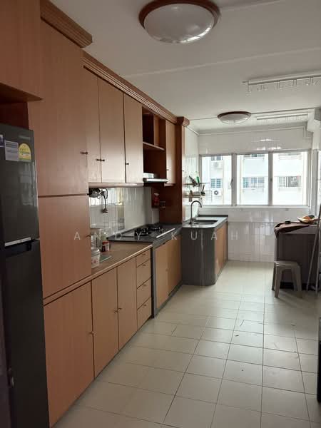 875 Tampines Street 84 photo 3