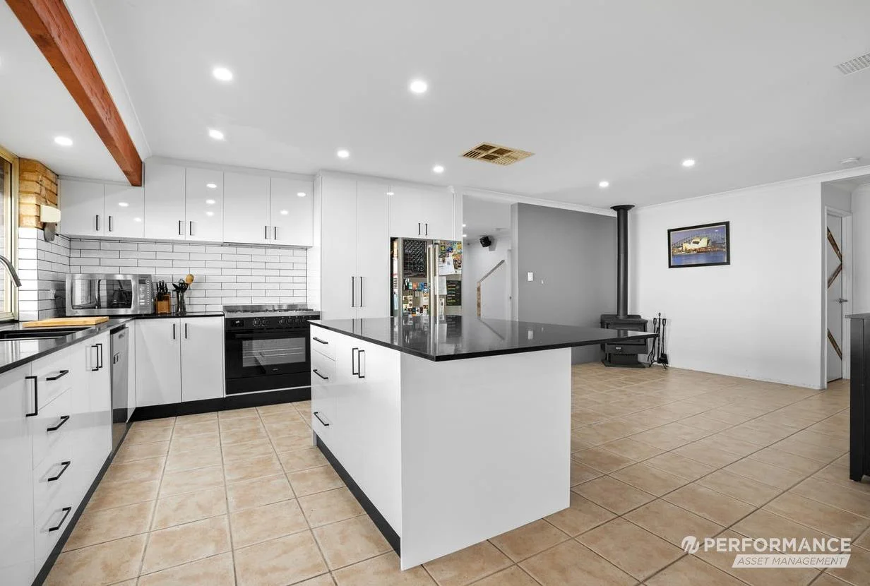 Additional image 2 of 10 Muir Close, Waikiki WA 6169