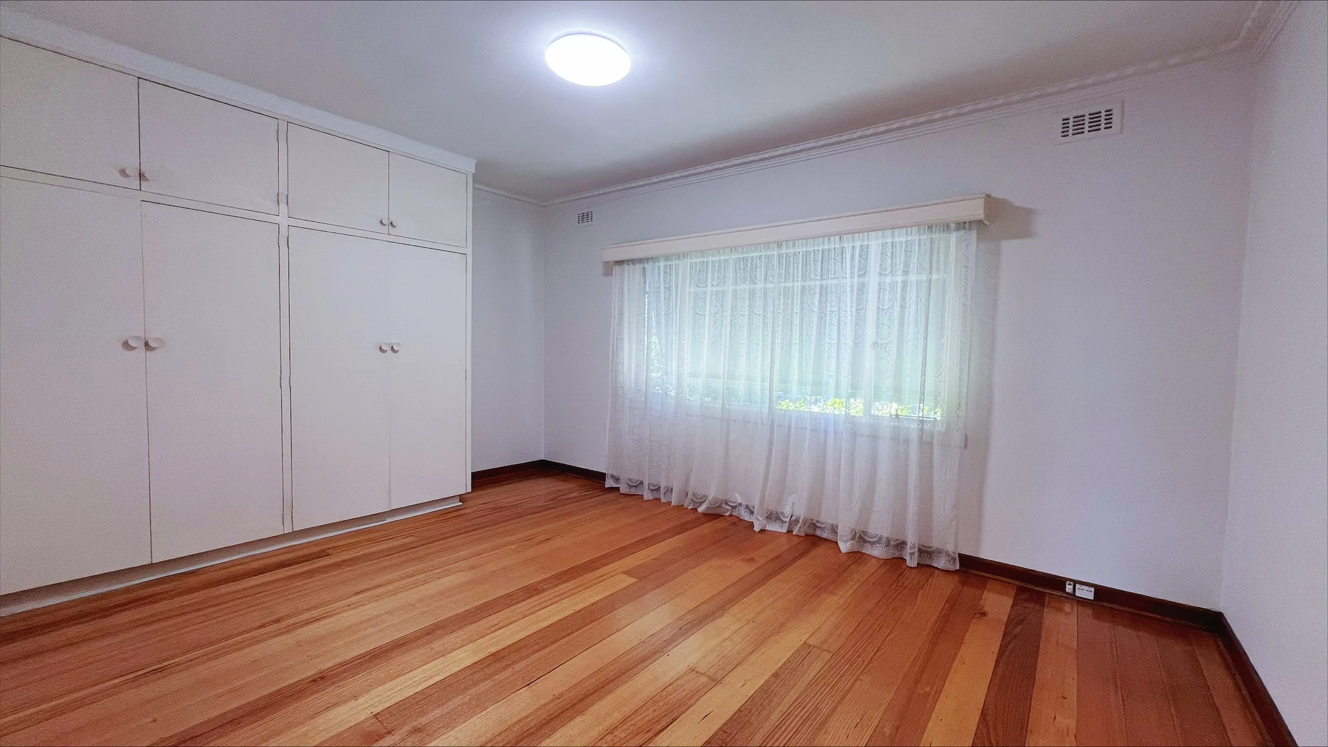 14 Edward St, Mitcham VIC 3132 photo 2