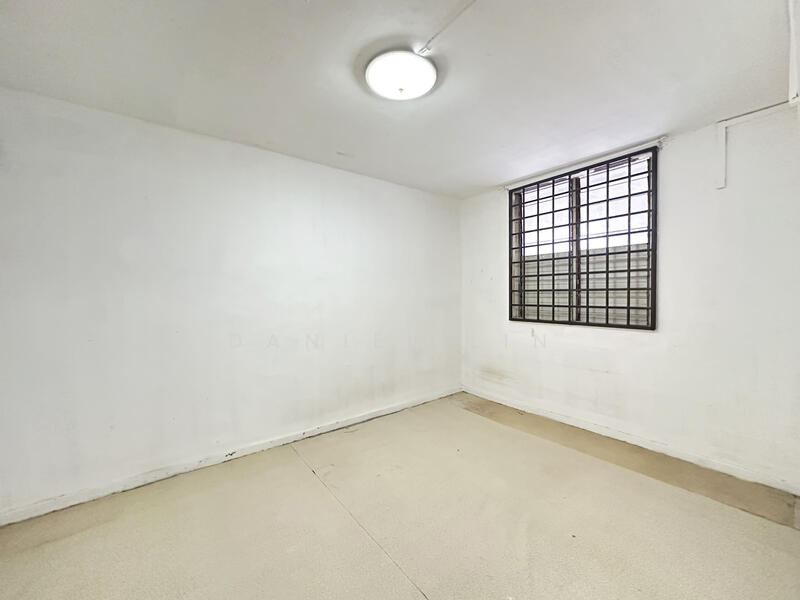 166 Stirling Road photo 4