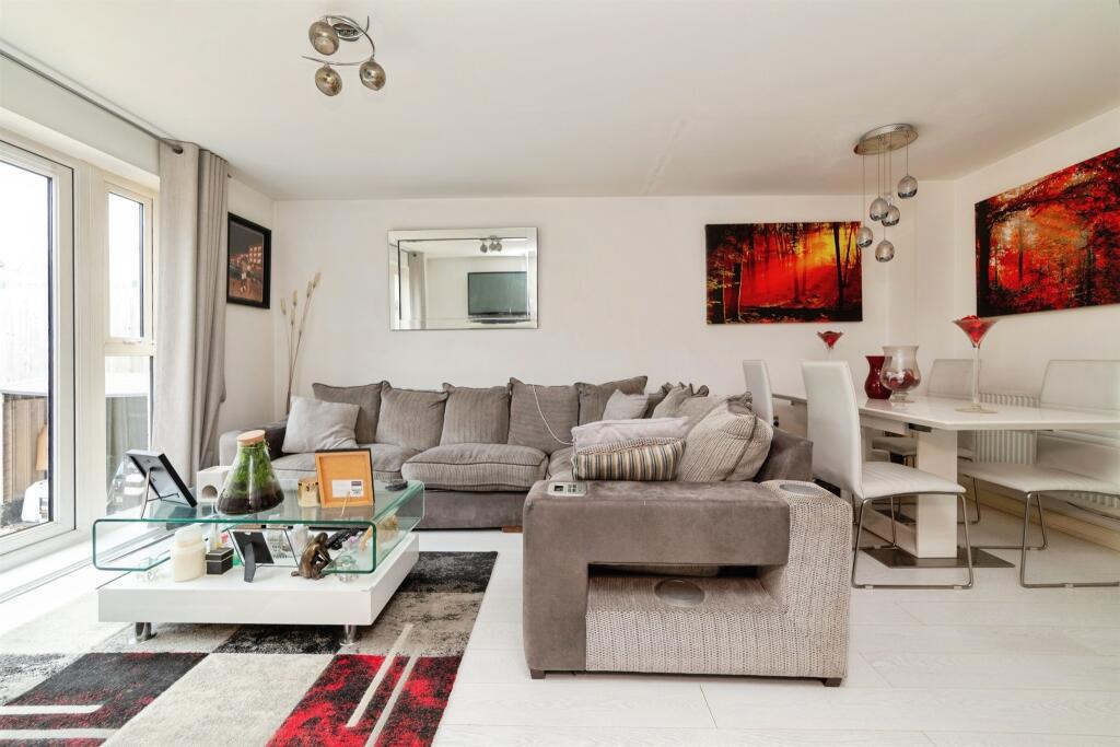 Peregrine Way, Hatfield photo 3