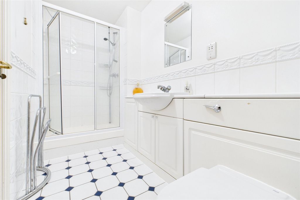 Additional image 7 of 3 bed flat for saleMontague Close, Wokingham, Berkshire RG40