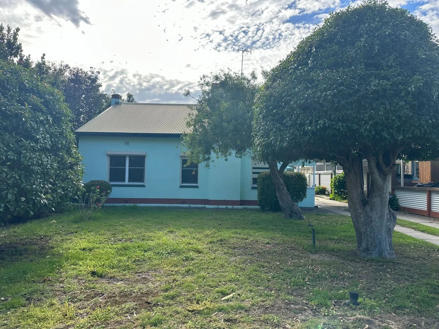 17 Oval Rd, Victor Harbor SA 5211