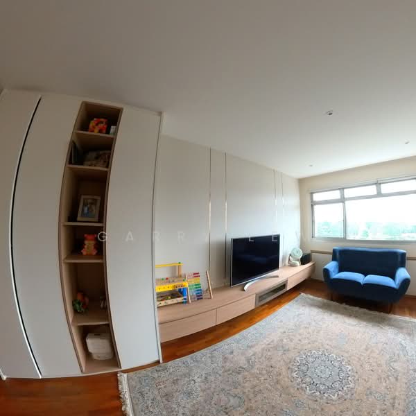 30A Holland Close photo 4