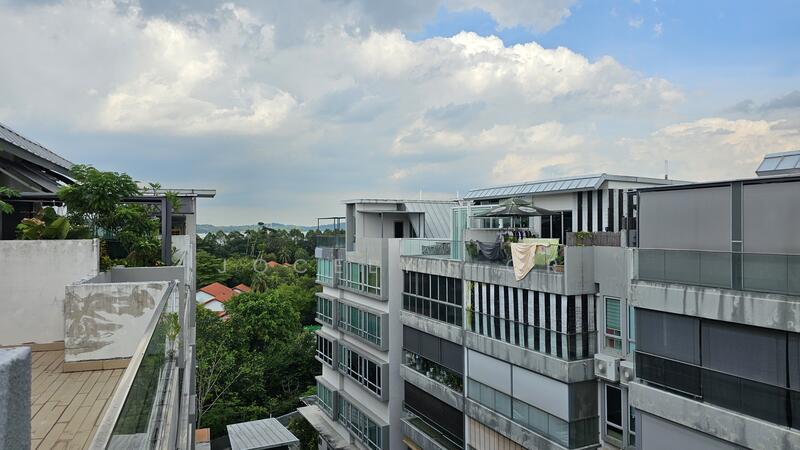 Additional image 12 of 12 Loyang Besar Close