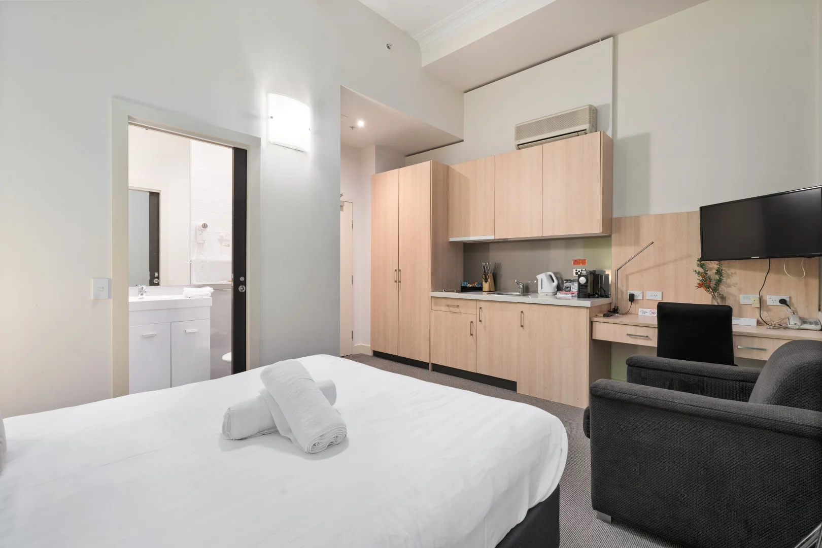 Additional image 3 of 304/18-20 Bank Pl, Melbourne VIC 3000