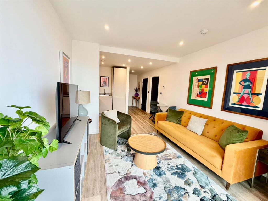 LUXURY SHOW HOME- Snow Hill Wharf, Birmingham, B4