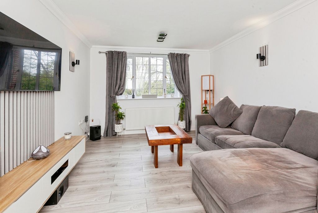 Additional image 8 of 2 bed flat for saleShoppenhangers Road, Maidenhead, Berkshire SL6