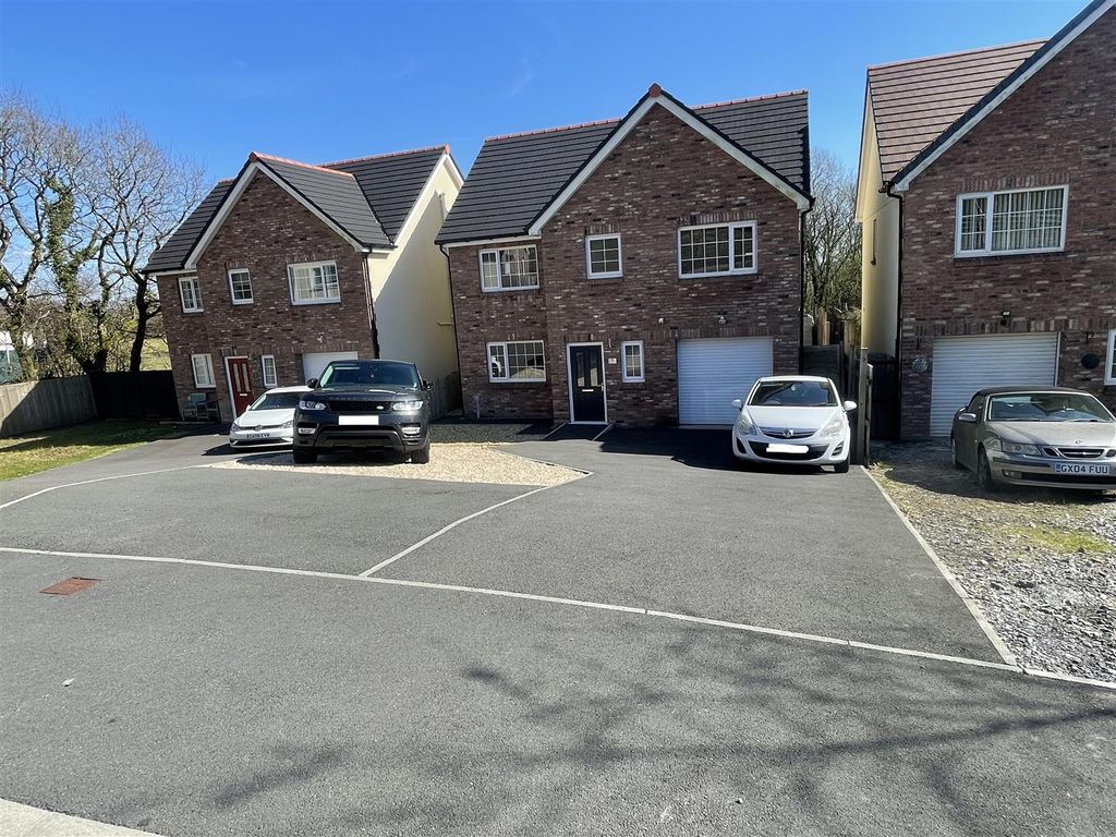 4 bed detached house for saleClos Y Gat, Gorslas, Llanelli SA14