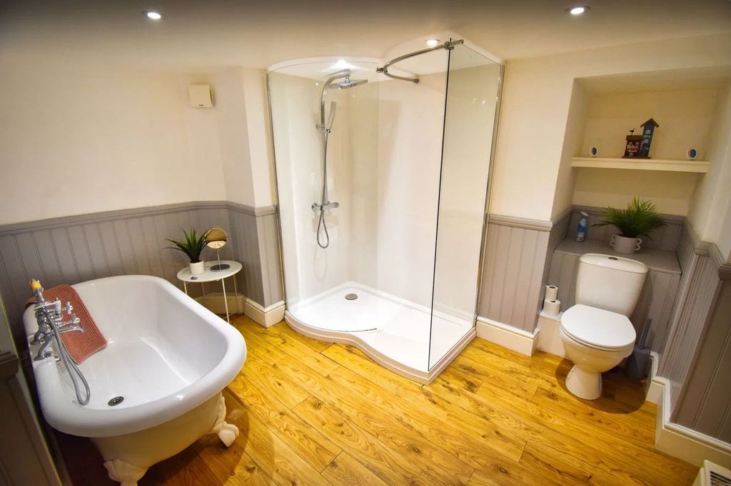 Additional image 8 of 3 bed flat for saleSt Mary's Hill, Tenby SA70