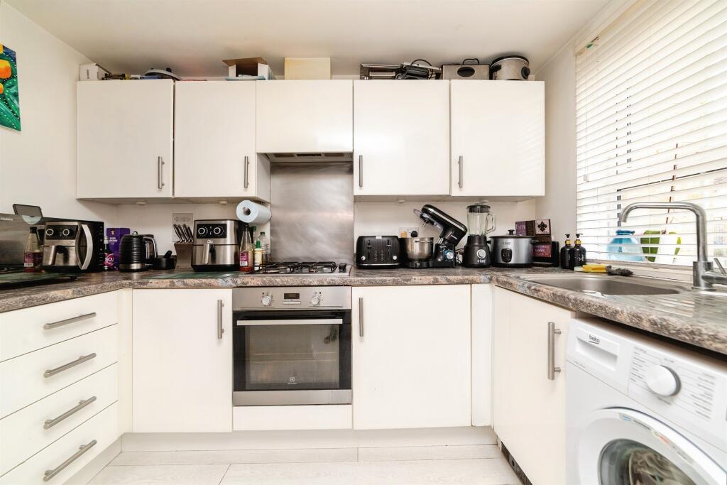 Peregrine Way, Hatfield photo 5
