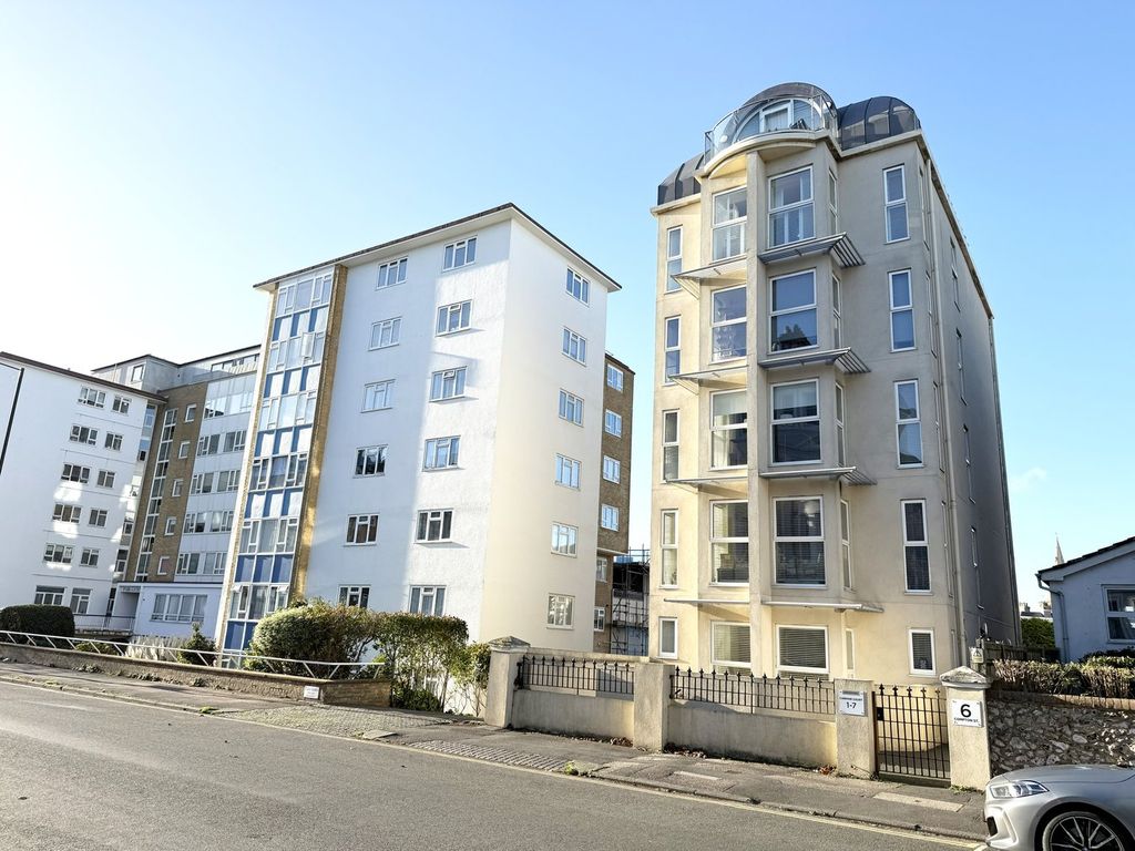 2 bed flat for saleCompton Street, Eastbourne BN21